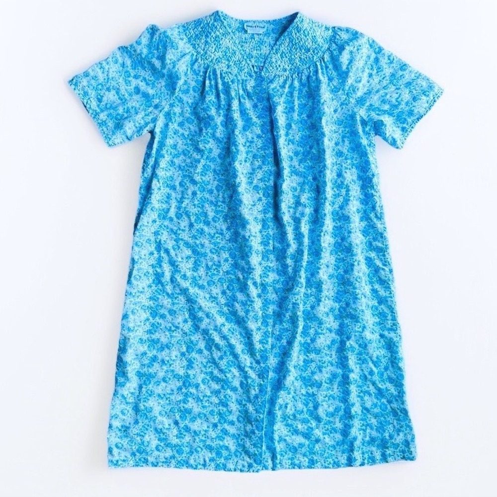 Smart Time House Dress Women Large Blue Floral Smocked Snaps Front Muumuu Pocket